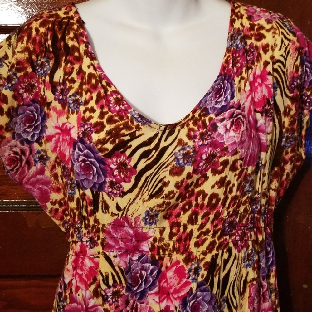 Cute floral pattern summer dress